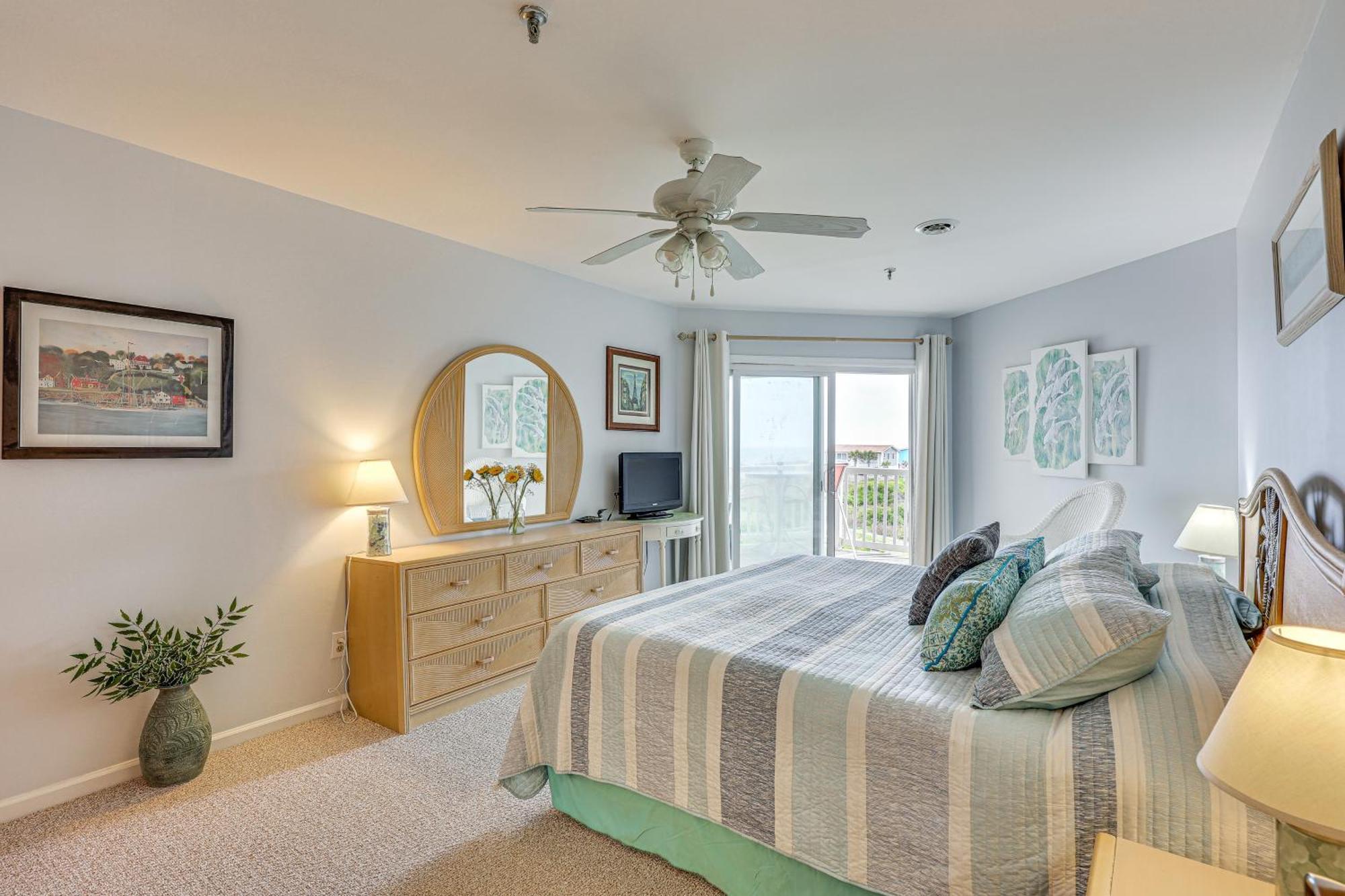 Oak Island Beachfront Condo With Community Pool ภายนอก รูปภาพ