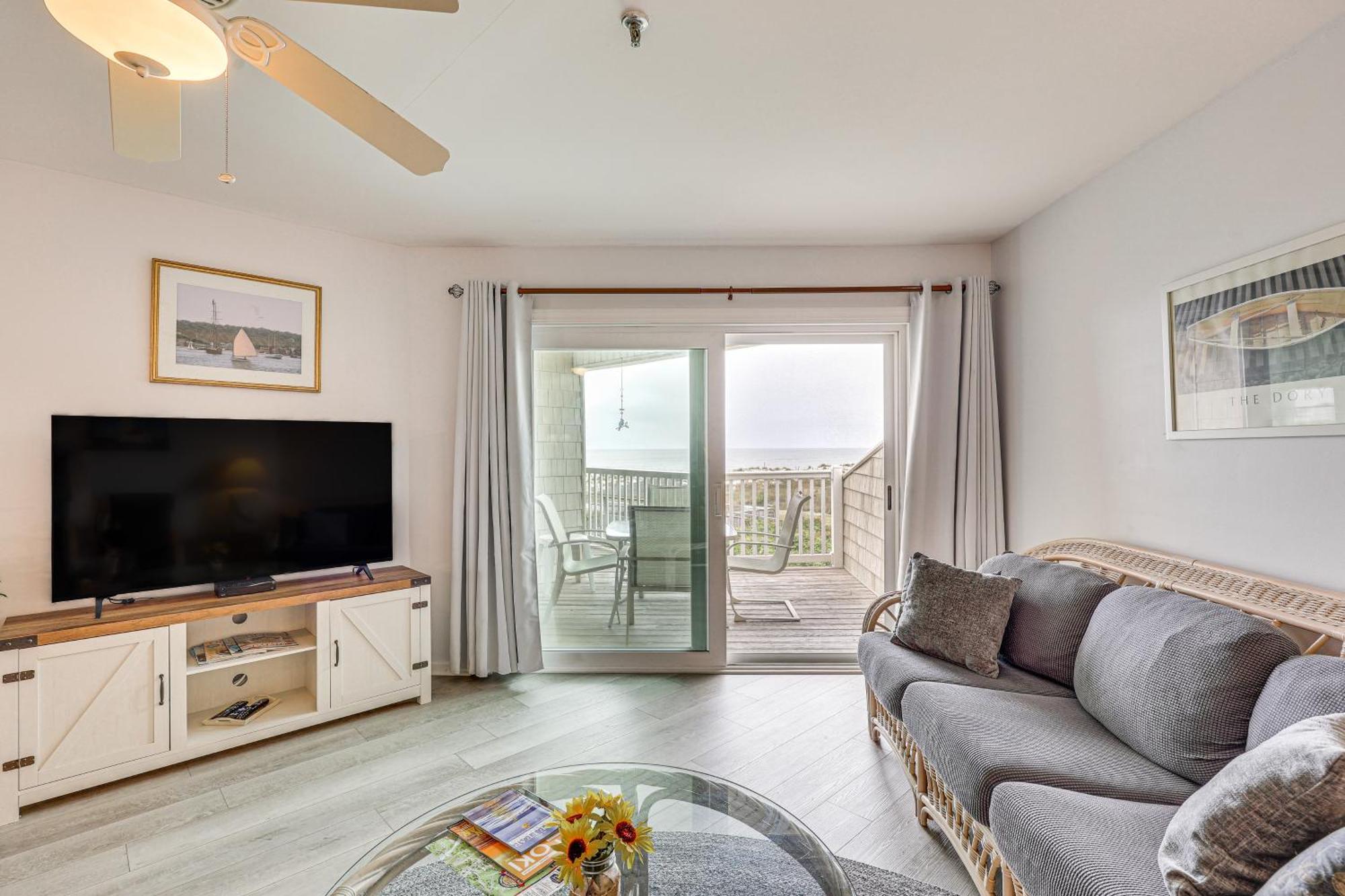 Oak Island Beachfront Condo With Community Pool ภายนอก รูปภาพ
