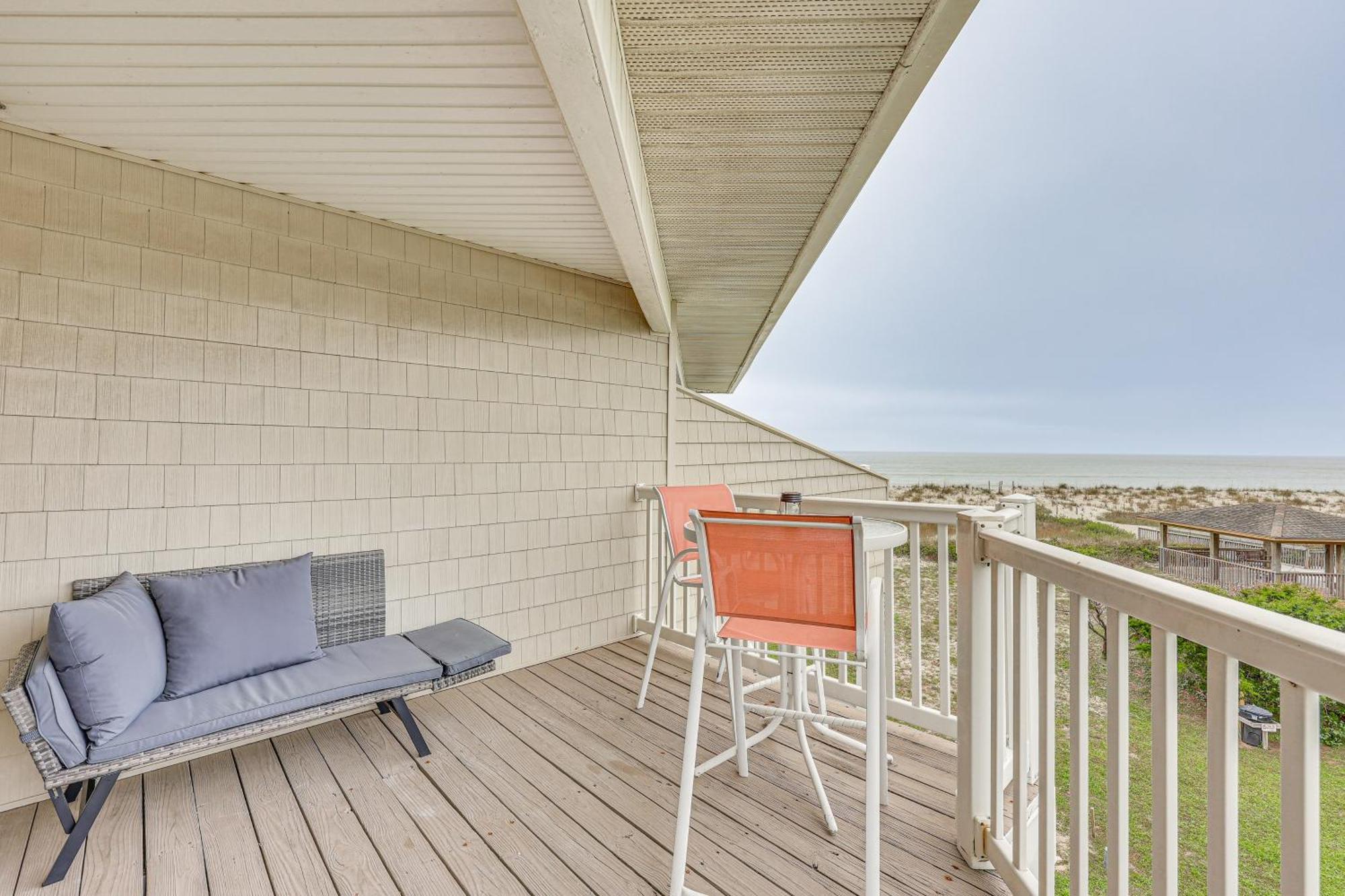 Oak Island Beachfront Condo With Community Pool ภายนอก รูปภาพ