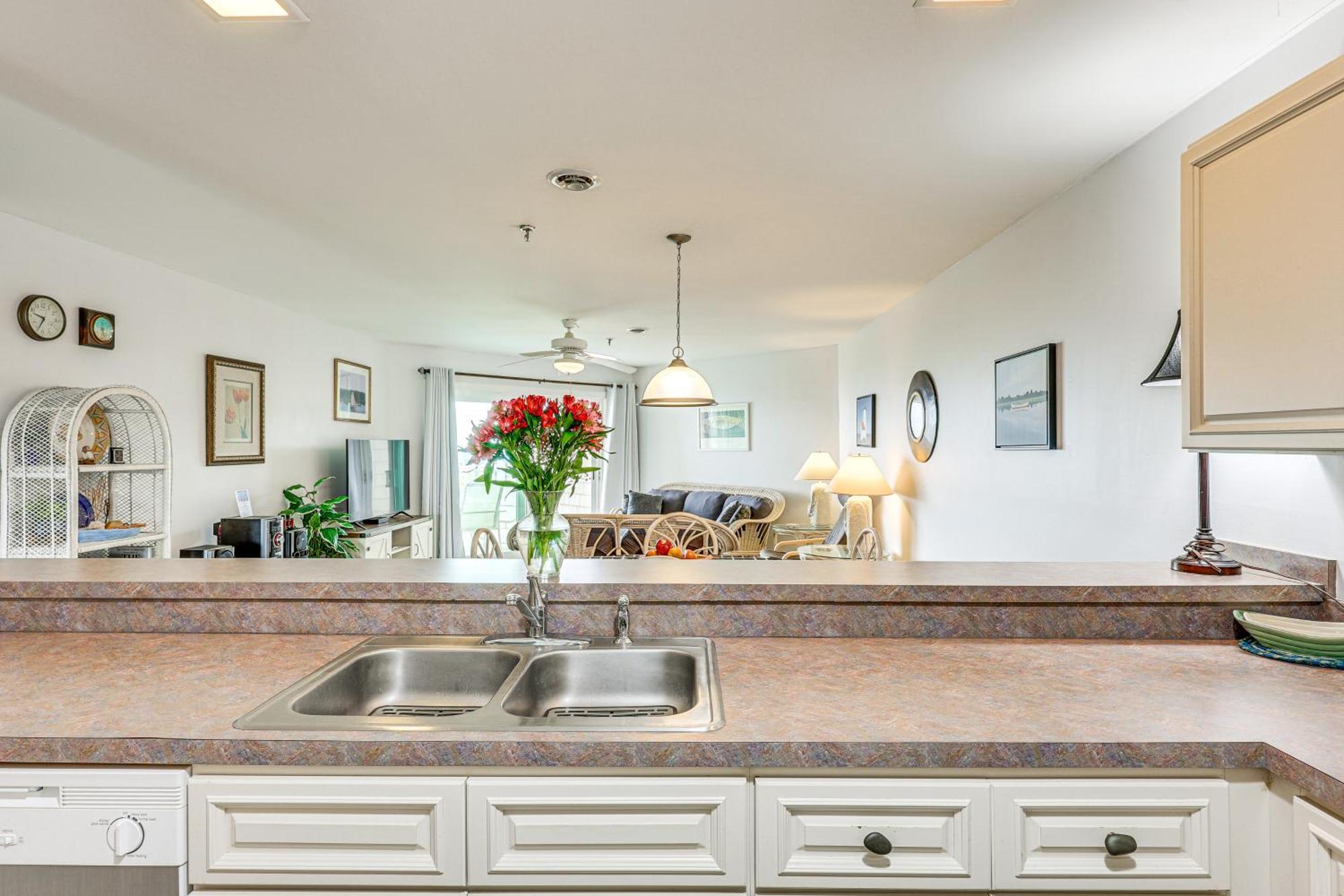 Oak Island Beachfront Condo With Community Pool ภายนอก รูปภาพ